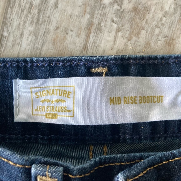 New Levi’s Signature Jeans - Picture 2 of 6